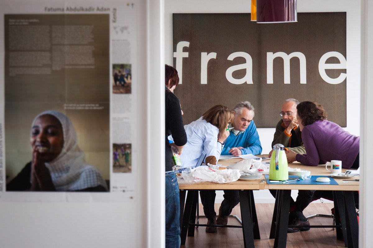 In der Fotografie, der Politik und auch im Journalismus gilt: Framing ist alles! Kontext ging damit schon 2012 transparent um.