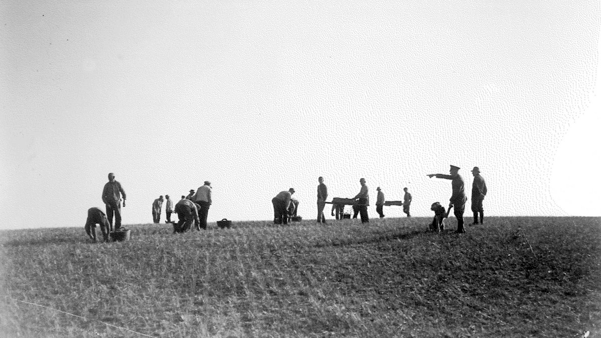 Insassen des Arbeitslagers Buttenhausen in der NS-Zeit, hier rekrutiert zur Feldarbeit. Foto: Landesmedienzentrum Baden-Württemberg