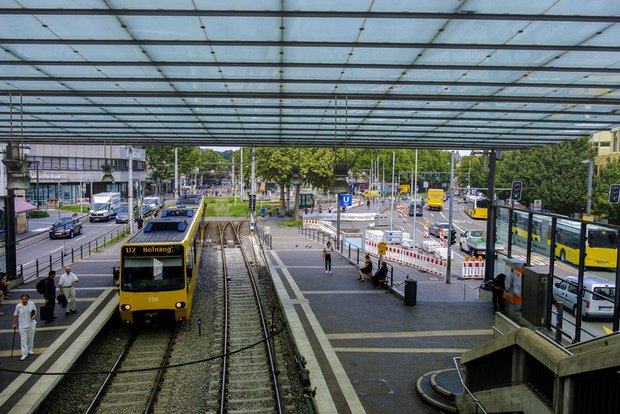 Das passiert, wenn Stuttgarter einen Platz anlegen: Wilhelmsplatz in Bad Cannstatt.