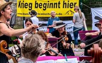 Mozart gegen Drohnenmord