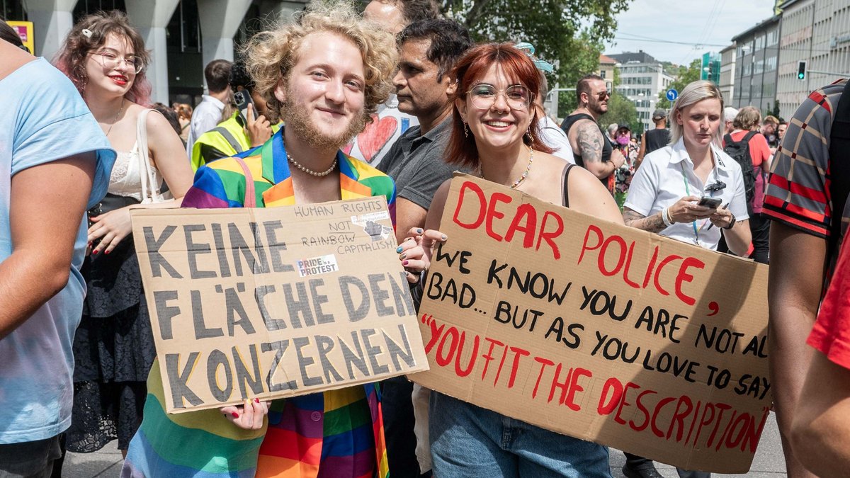 Kritik an Cops und Konzernen war auch erlaubt. 