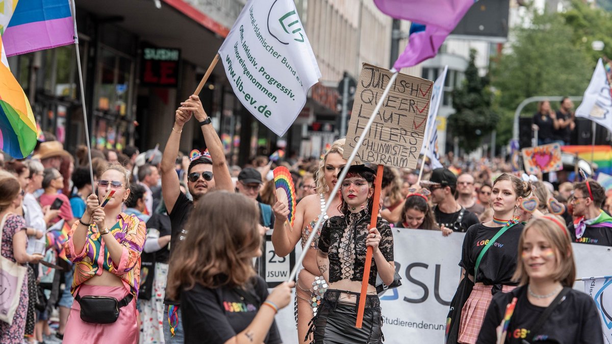 Religionsübergreifender Zusammenhalt: liberale Muslim:innen in einer Laufgruppe mit jüdischen Studierenden. 