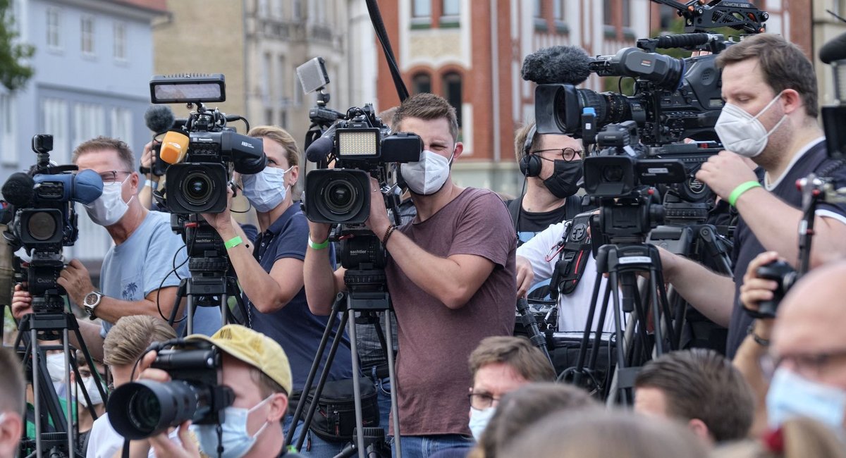 Seit knapp zwei Jahren dominiert die Pandemie die Berichterstattung wie kein zweites Thema. Foto: Joachim E. Röttgers