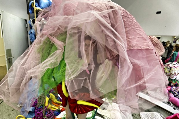 Tüllprinzessin Justyna Koeke in ihrem kreativen Chaos.