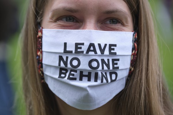 Außerdem schafft die Maske zusätzlichen Raum für politische Botschaften.