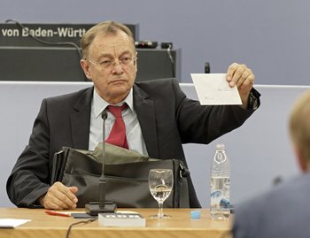 Funke beruft sich aufs Zeugnisverweigerungsrecht.