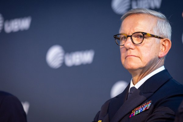 Michael Giss, Bundeswehr-Chef von Baden-Württemberg, bereitet die Unternehmer auf den Ernstfall vor. Michael Giss, Bundeswehr-Chef von Baden-Württemberg, bereitet die Unternehmer auf den Ernstfall vor.