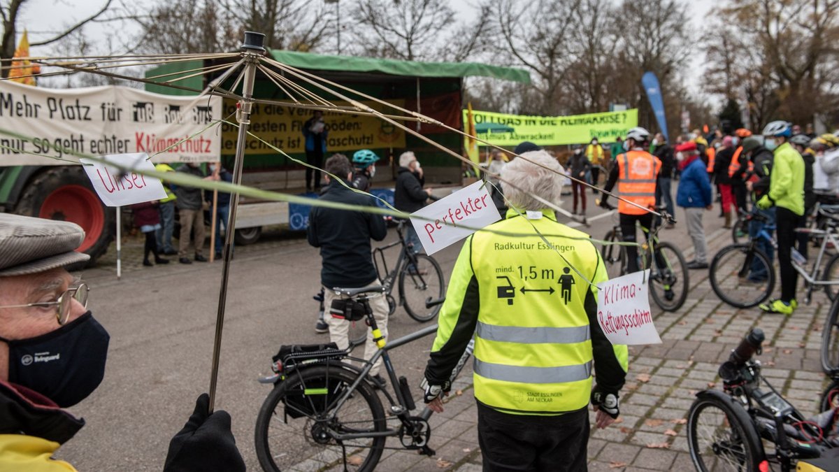 ... und finden den Klima-Rettungsschirm mehr als löchrig.