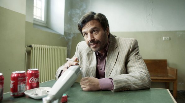 Der will einen Tausch: Informationen gegen Pass.  Der will einen Tausch: Informationen gegen Pass.