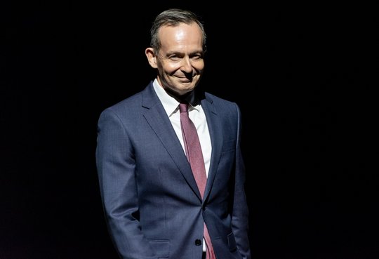 Bundesverkehrsminister Volker Wissing glaubt, "die Menschen lieben die Bahn". Wie oft er sie wohl selber nutzt? 