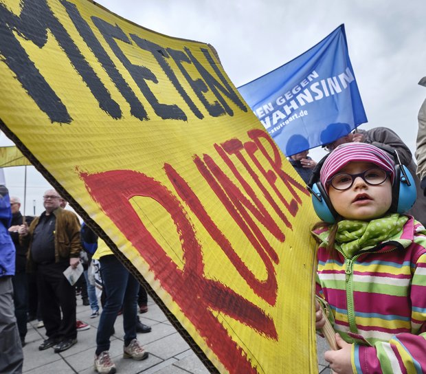 Klare Forderung auf einer Demo gegen Mietenwahnsinn, April 2019 in Stuttgart. 