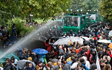 Schwarzer Donnerstag: Kanonaden aus Wasser und reizendem Gas. Foto: Joachim E. Röttgers