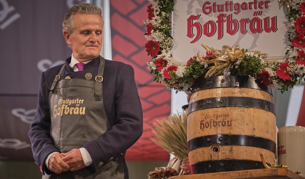 Stuttgarts Oberbürgermeister Nopper sammelt sich vor dem Fassanstich. 