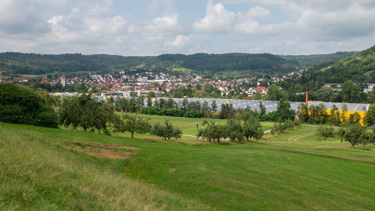 Die Weru-Produktionshalle – demnächst wohl ein großer weißer Fleck im kleinen Flecken.