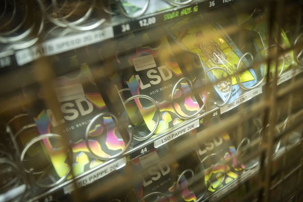 Inzwischen illegal: LSD aus dem Automaten. Foto: Julian Rettig Inzwischen illegal: LSD aus dem Automaten. Foto: Julian Rettig