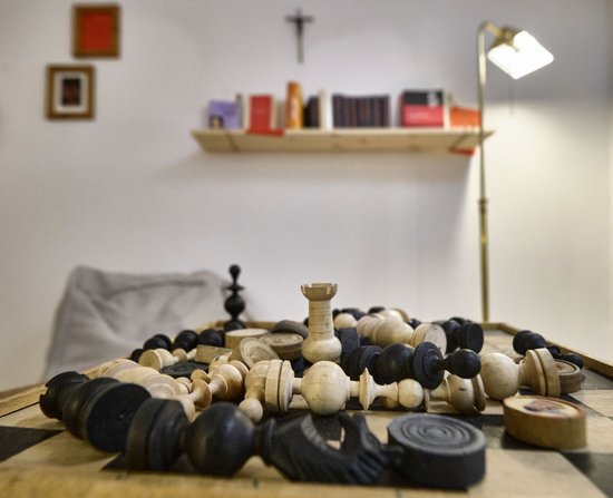 Typisch: Niemand will aufräumen in der Männer-WG. 