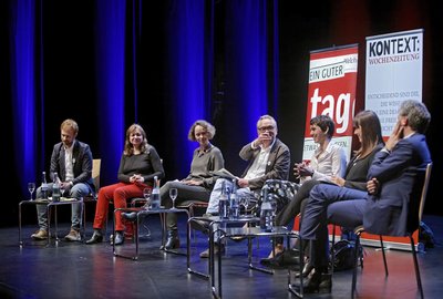 Fröhliche Runde im Theaterhaus (v.l.n.r.): Rockenbauch, Kluxen-Pyta, Apin, Freudenreich, Skudelny, Brum, Palmer. Foto: Joachim E. Röttgers