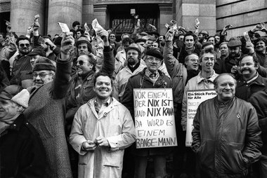 Protest gegen FDP-Chef Martin Bangemann in den Achtzigern.