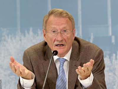 Wolfgang Drexler kann auch laut. Die Zeugin beeindruckt das wenig. Fotos: Joachim E. Röttgers