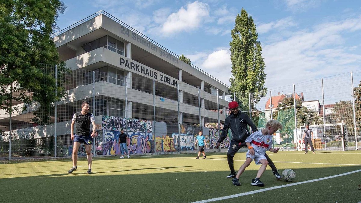 Noch parken Autos im Züblin, für das es längst andere Ideen gibt. Foto: Jens Volle