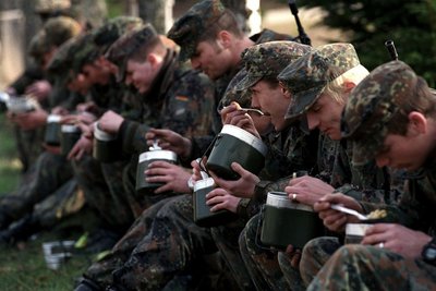 "Unsere Soldaten" beim Vespern.