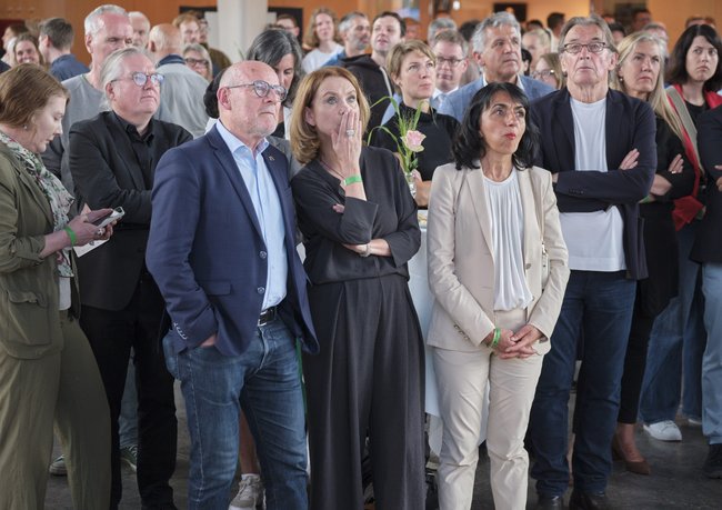Verhaltene Reaktionen bei den Grünen. In der ersten Reihe: Landesverkehrsminister Winfried Hermann, Landeswissenschaftsministerin Petra Olschowski und Landtagspräsidentin Muhterem Aras.