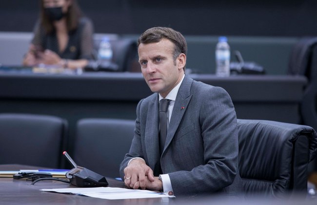 Präsident Emmanuel Macron. Sein Volk ist in Bewegung – nicht zu verwechseln mit der gleichnamigen, von ihm gegründeten Partei "En Marche". Foto: Paul Kagame/Flickr