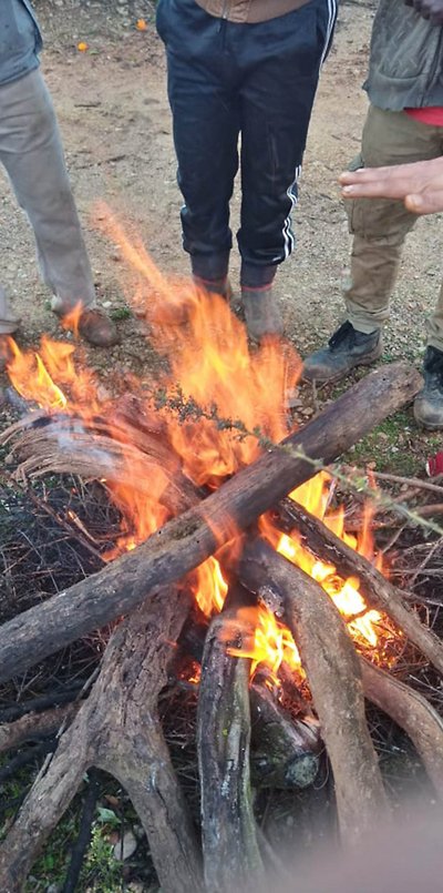 Lagerfeuer vor der Arbeit. Foto: privat