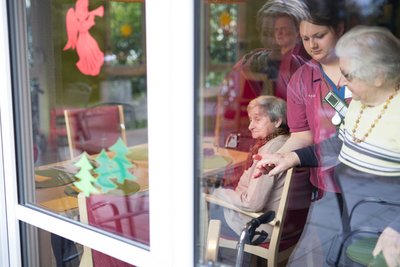 Mit pragmatischen Lösungen soll der Alltag der Seniorinnen und Senioren verschönert werden.