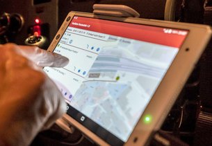 Das Display kündigt dem Fahrer Passagiere an.