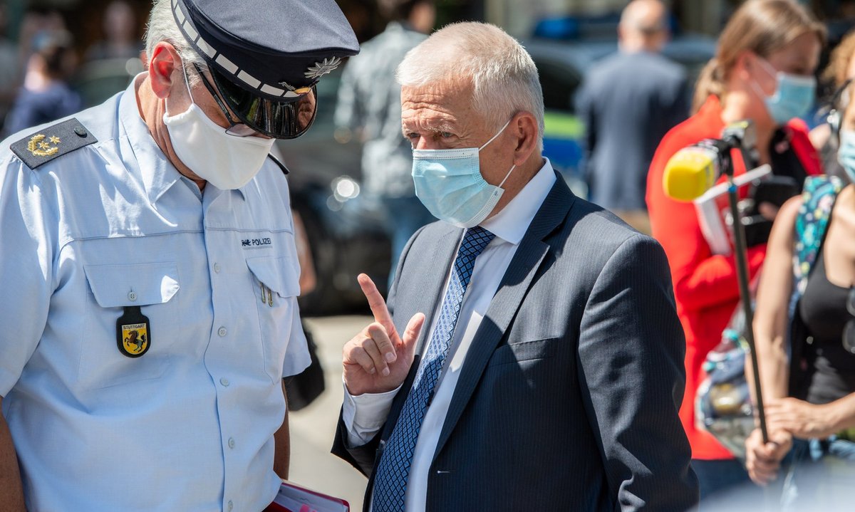 Am Tag danach: Politprominenz und Presseauflauf – oben Stuttgarts OB Fritz Kuhn, mehr in der Klickstrecke. Fotos: Jens Volle