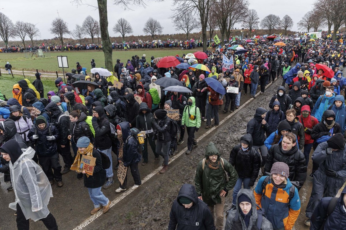 Zehntausende demonstrieren gegen die Räumung von Lützerath.