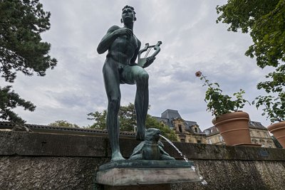 Glücklicher Orpheus: Seit 1927 schlägt er in Stuttgart und aller Gemütsruhe seine Laute. 