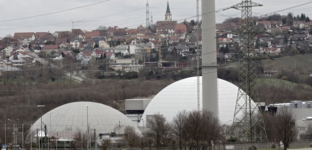 Das Kernkraftwerk Neckarwestheim (GKN) mit seinen beiden Atommeilern. Block I wurde nach der Fukushima-Katastrophe 2011 vom Netz genommen. Fotos: Joachim E. Röttgers