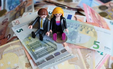 Auf einem Haufen Kohle lässt's sich prima sitzen. Foto: Pixabay