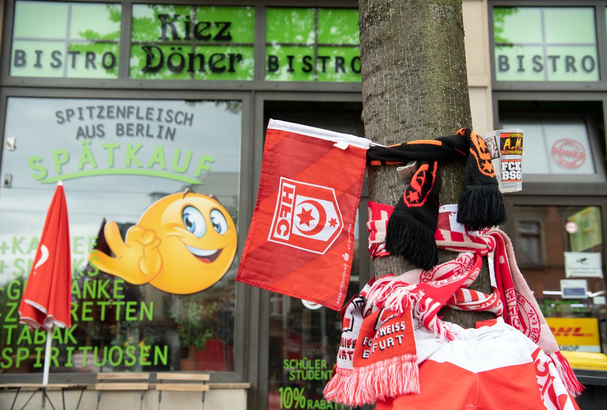 Nicht jede Maskulinität ist toxisch: Kevin S., eines der Opfer des Halle-Attentäters, war Fan des Halleschen FC. Foto: dpa Nicht jede Maskulinität ist toxisch: Kevin S., eines der Opfer des Halle-Attentäters, war Fan des Halleschen FC. Foto: dpa