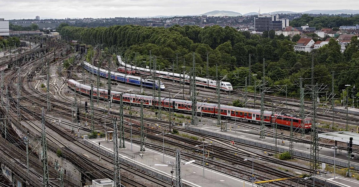 Noch kann die Gäubahn über diese Gleise den Stuttgarter Hauptbahnhof anfahren, was praktisch fürs Umsteigen ist. Foto: Joachim E. Röttgers