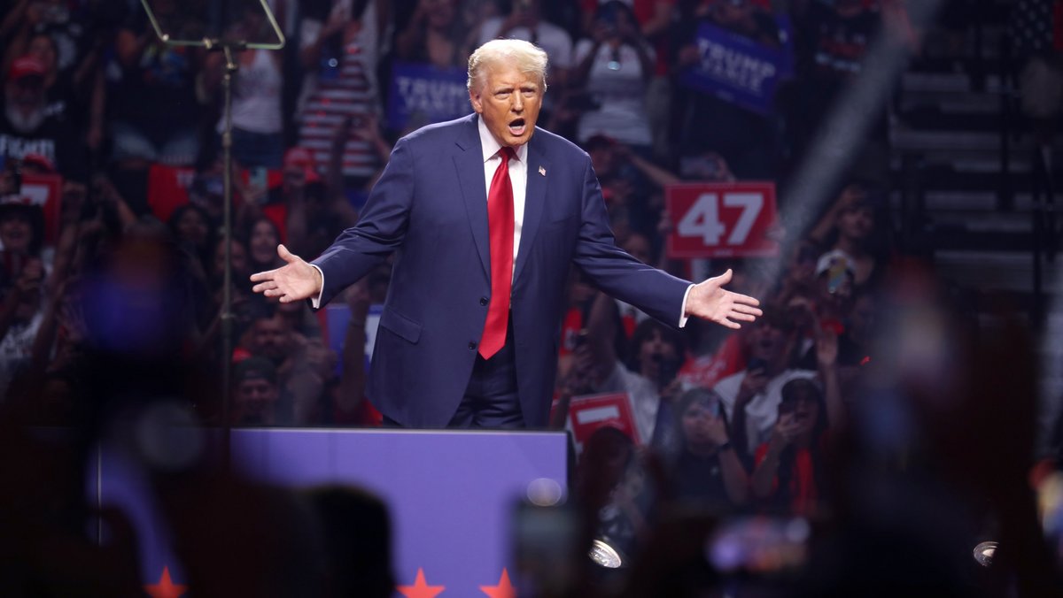 Geleitet von Gier, Ruhm und Rache: US-Präsident Donald Trump. Foto: Gage Skidmore, CC BY-SA 2.0, www.flickr.com/photos/gageskidmore/53952718151 Geleitet von Gier, Ruhm und Rache: US-Präsident Donald Trump. Foto: Gage Skidmore, CC BY-SA 2.0, www.flickr.com/photos/gageskidmore/53952718151