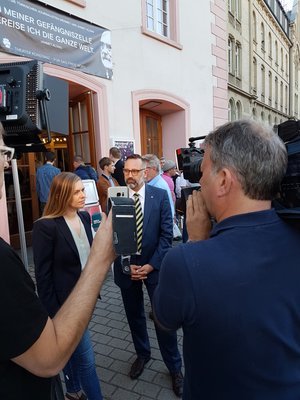 Sozial- und Kulturbürgermeister Andreas Osner (Mitte). Foto: Holger Reile