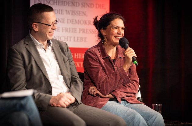 Sönke Iwersen (links) neben Ulrike Winkelmann.