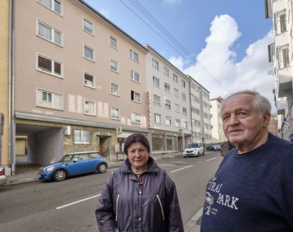 Angela Gerade und Erwin Dobler aus der Reinsburgstraße 65 gehören zu den Betroffenen der branchenüblichen Gangart. 
