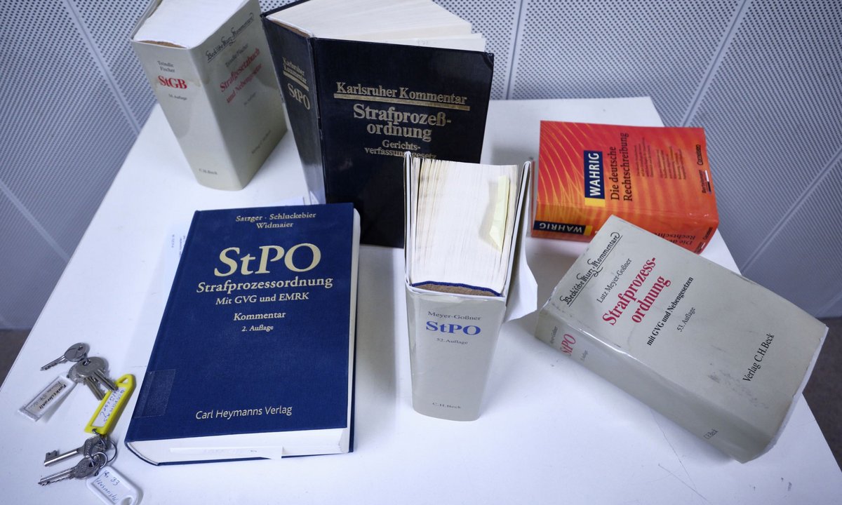 Die Wälzer belegen: In Stammheim tagte ein Strafgericht. Die Wälzer belegen: In Stammheim tagte ein Strafgericht.