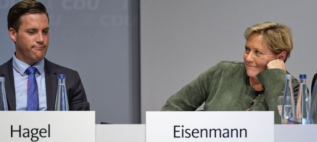 Die Kandidatin und ihr Manager.