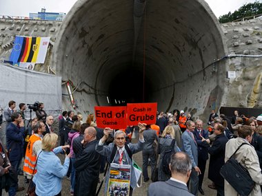 Projektgegner wissen es schon lange: Hier wird zu viel Kohle buddelt.