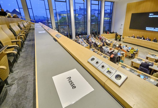 Gähnende Leere auf den Pressebänken, hier im Stuttgarter Gemeinderat. 