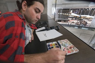 Dato Tchantoride aus Georgien beim Zeichnen im Stuttgarter Mercedes-Benz-Museum. Fotos: Joachim E. Röttgers