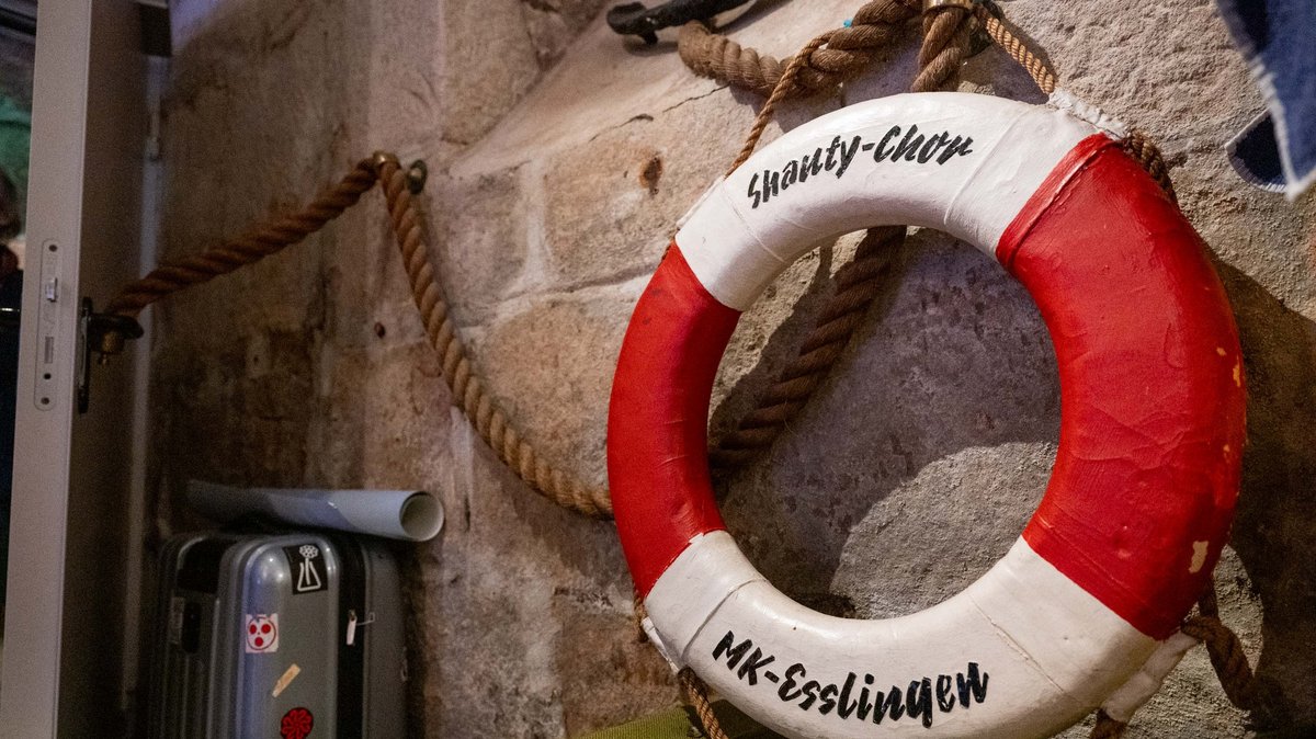 Und ein ausgedienter Rettungsring. Und ein ausgedienter Rettungsring.