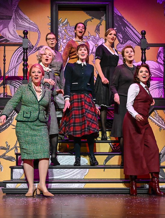 Einträchtiges Wippen, Tänzeln und Singen im Karaoke-Stil.