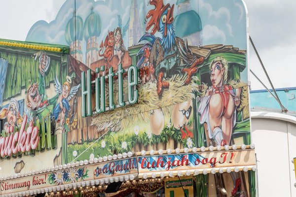 Hintern mit verrücktem Gockel. 