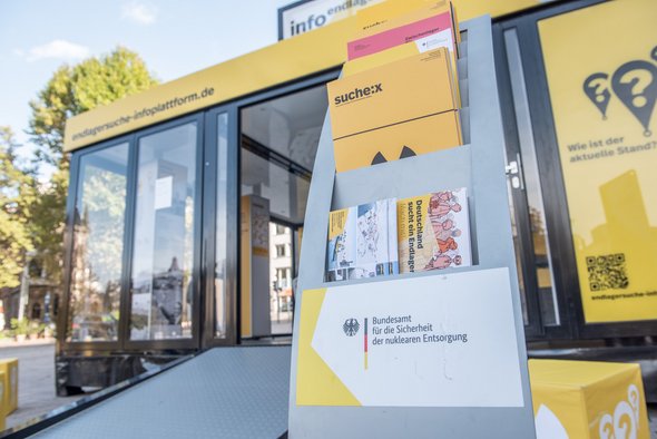 Endlagersuche auf dem Stuttgarter Wilhelmsplatz? Nein, nur eine Info-Box. Endlagersuche auf dem Stuttgarter Wilhelmsplatz? Nein, nur eine Info-Box.